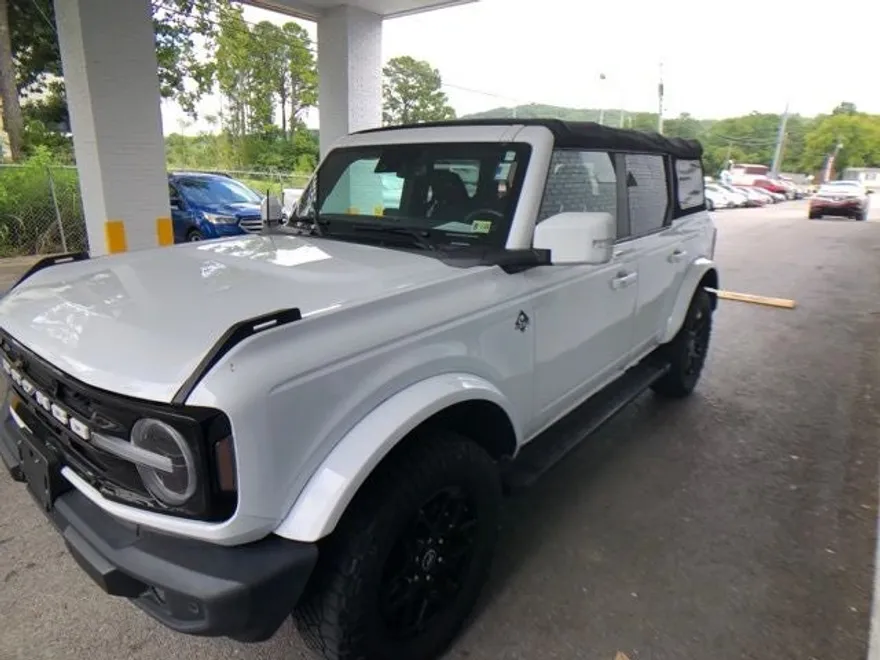 2022 Ford Bronco Outer Banks photo 1