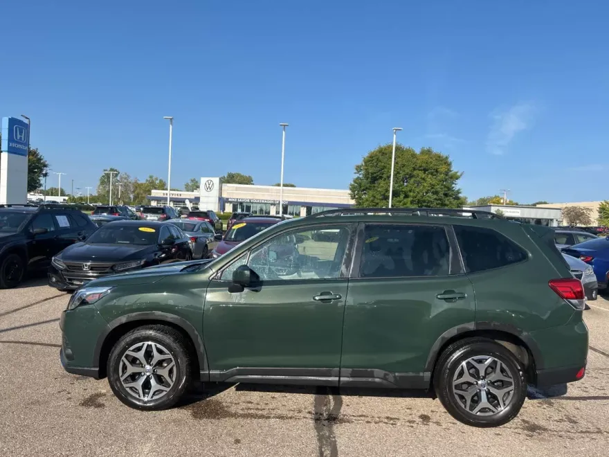 2023 Subaru Forester Premium photo 1