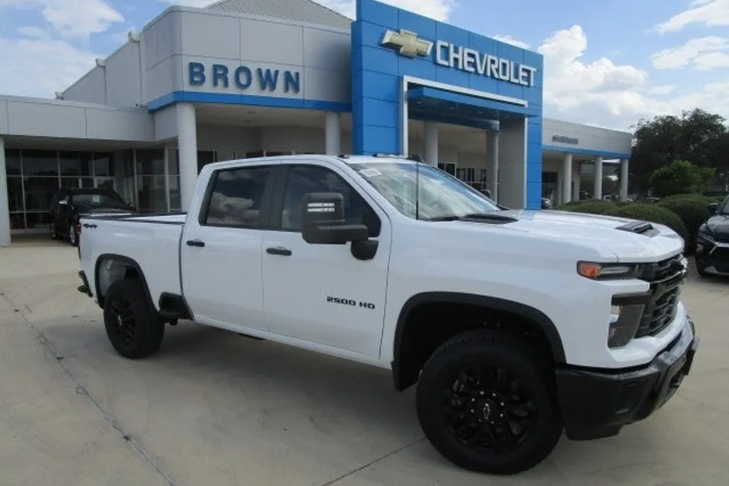 2025 Chevrolet Silverado 2500HD Custom photo 1