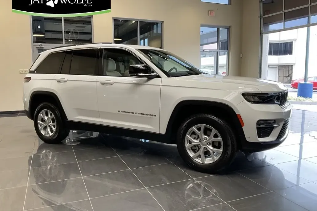 2023 Jeep Grand Cherokee Limited photo 1