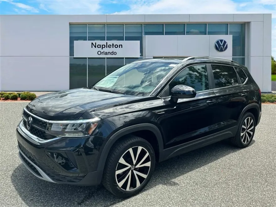 2024 Volkswagen Taos SE photo 1