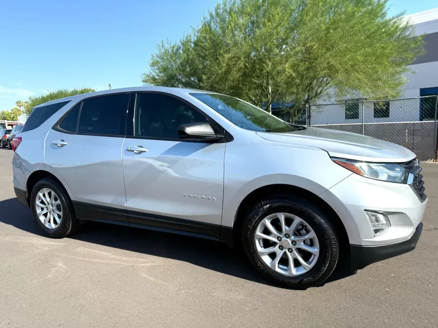 2018 Chevrolet Equinox LS photo 1