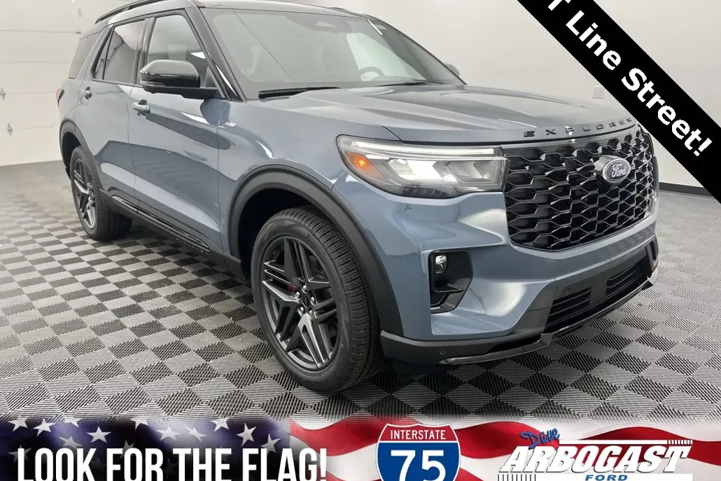 2025 Ford Explorer ST-Line photo 1