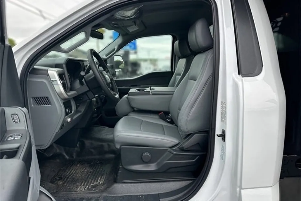 2025 Ford F-350 photo 1
