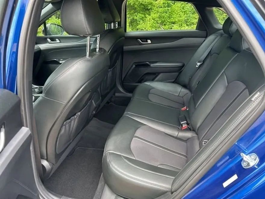 2022 Kia K5 GT-Line photo 1