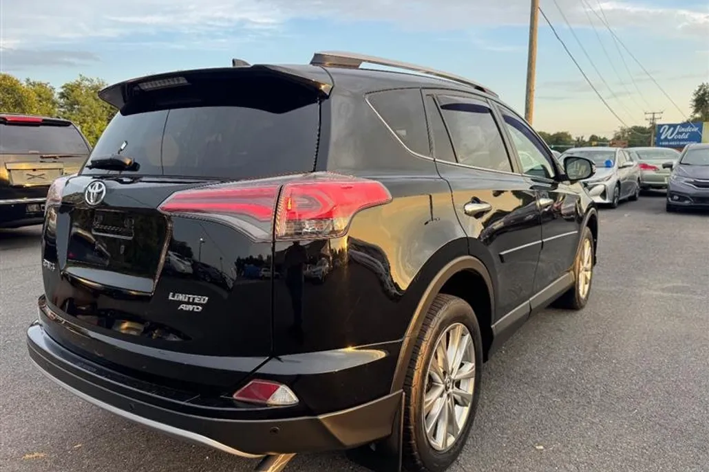2017 Toyota RAV4 Limited photo 1