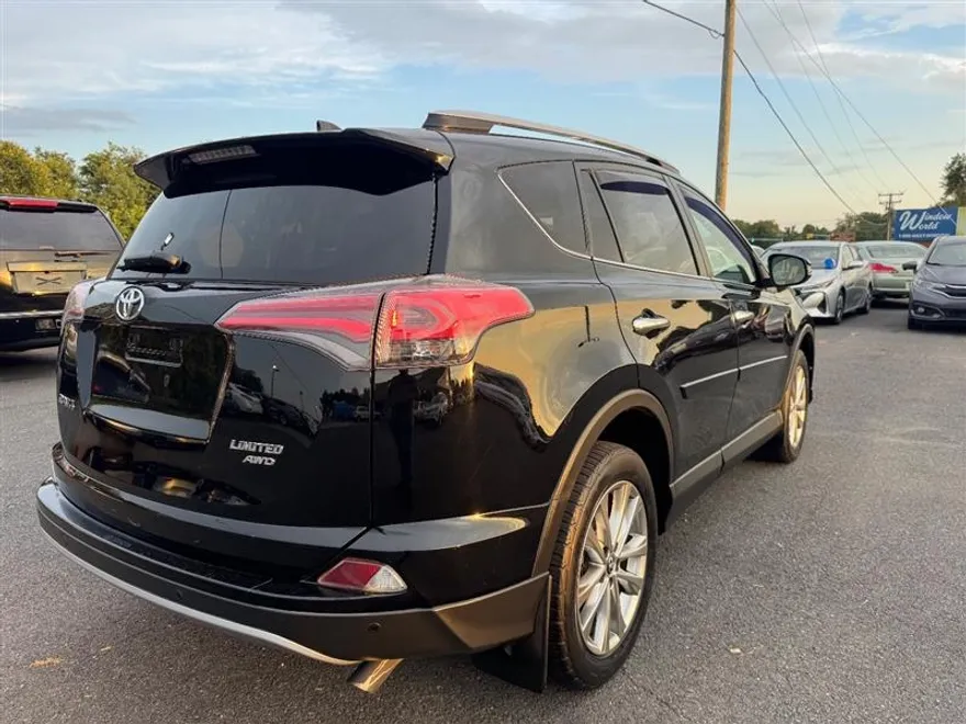 2017 Toyota RAV4 Limited photo 1