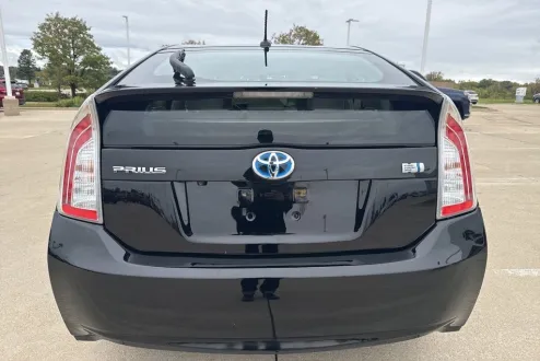 2014 Toyota Prius Four photo 3