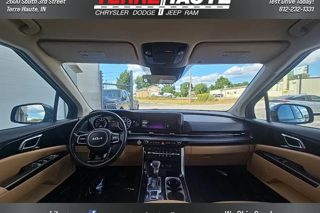 2022 Kia Carnival EX photo 1