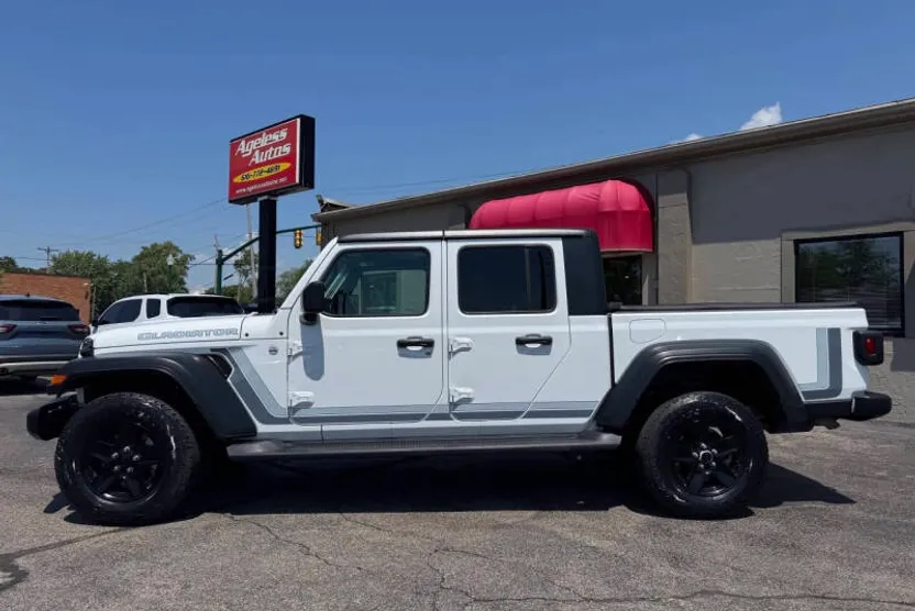 2021 Jeep Gladiator Sport photo 1