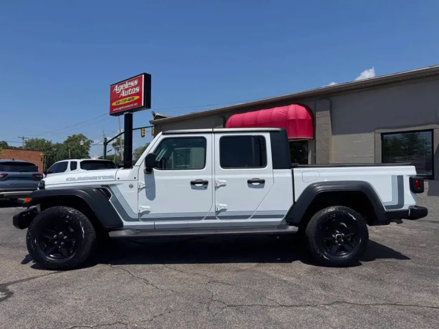 2021 Jeep Gladiator Sport photo 1