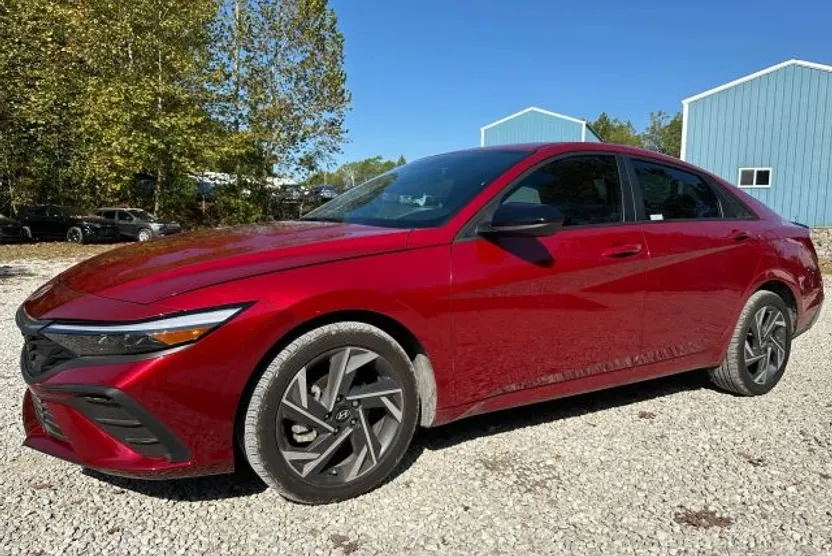 2025 Hyundai Elantra SEL Sport photo 1