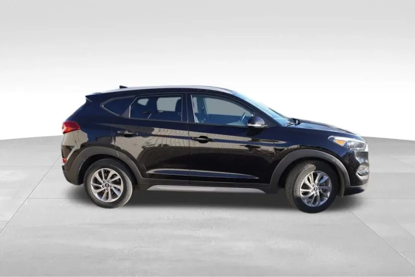 2017 Hyundai Tucson SE Plus photo 1