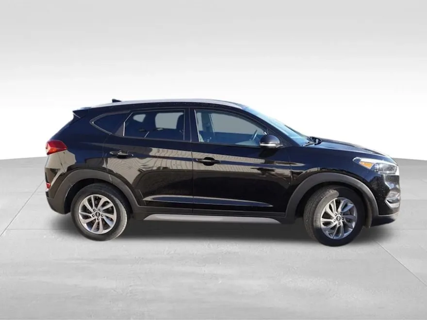 2017 Hyundai Tucson SE Plus photo 1