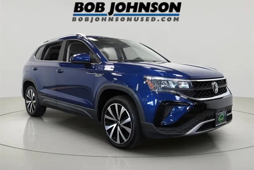 2022 Volkswagen Taos SE photo 1