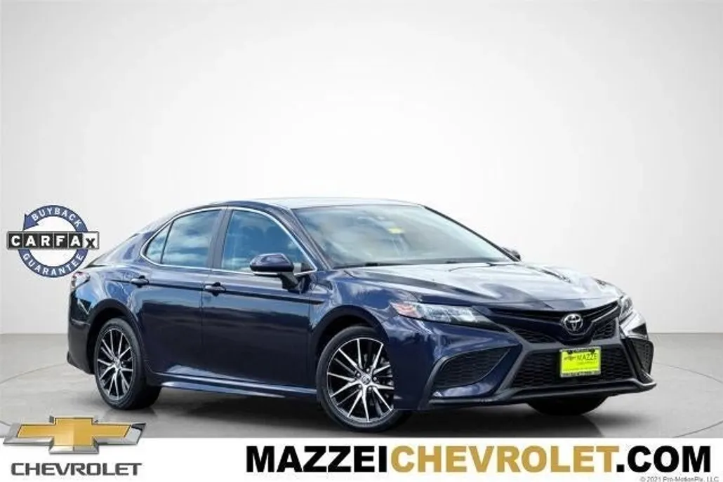 2022 Toyota Camry SE photo 1