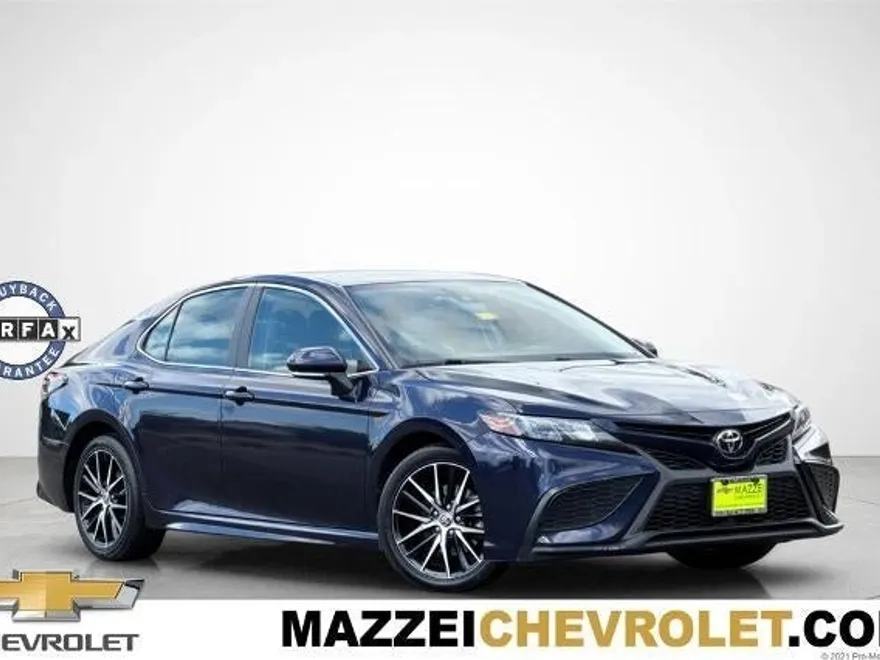 2022 Toyota Camry SE photo 1