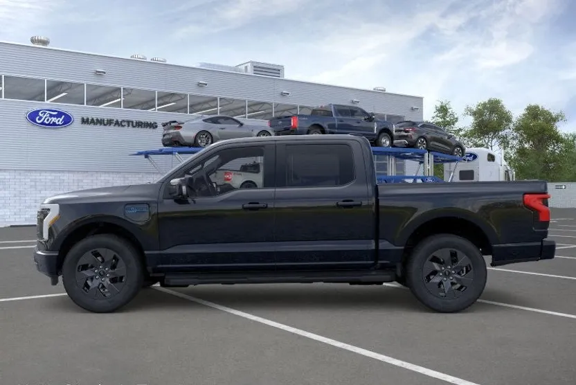 2025 Ford F-150 Lightning Lariat photo 1