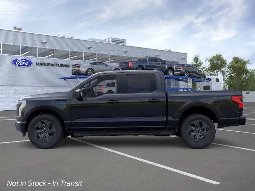 2025 Ford F-150 Lightning Lariat photo 1