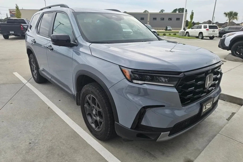 2024 Honda Pilot TrailSport photo 1