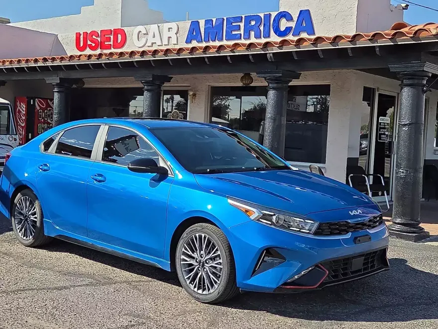 2024 Kia Forte GT-Line photo 1