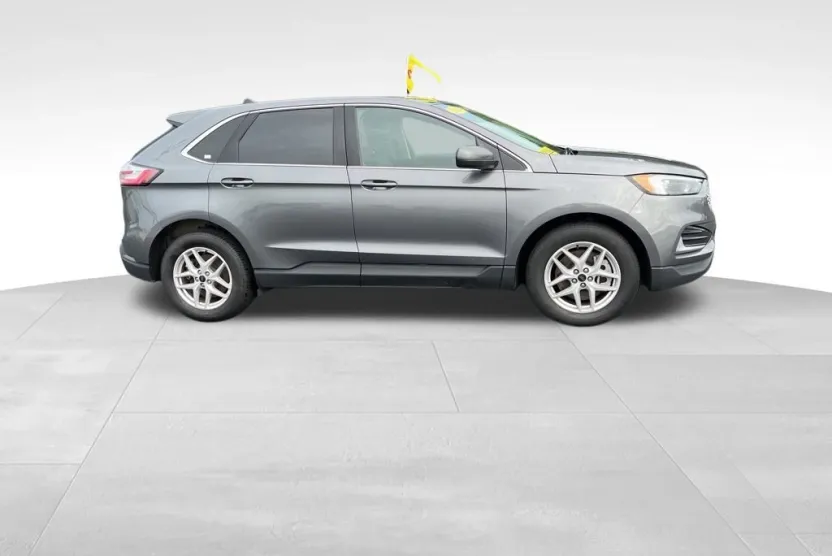 2024 Ford Edge SEL photo 1