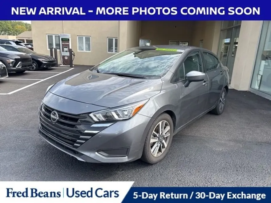 2023 Nissan Versa 1.6 SV photo 1