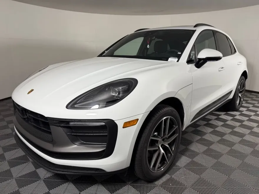 2025 Porsche Macan T photo 1