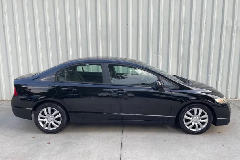 2011 Honda Civic LX photo 1