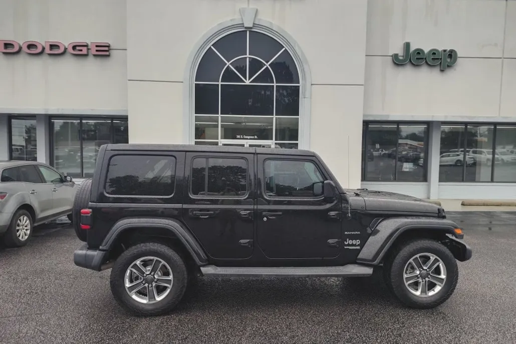 2018 Jeep Wrangler Unlimited Sahara photo 1