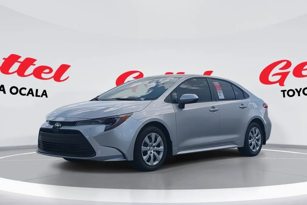 2025 Toyota Corolla LE photo 1