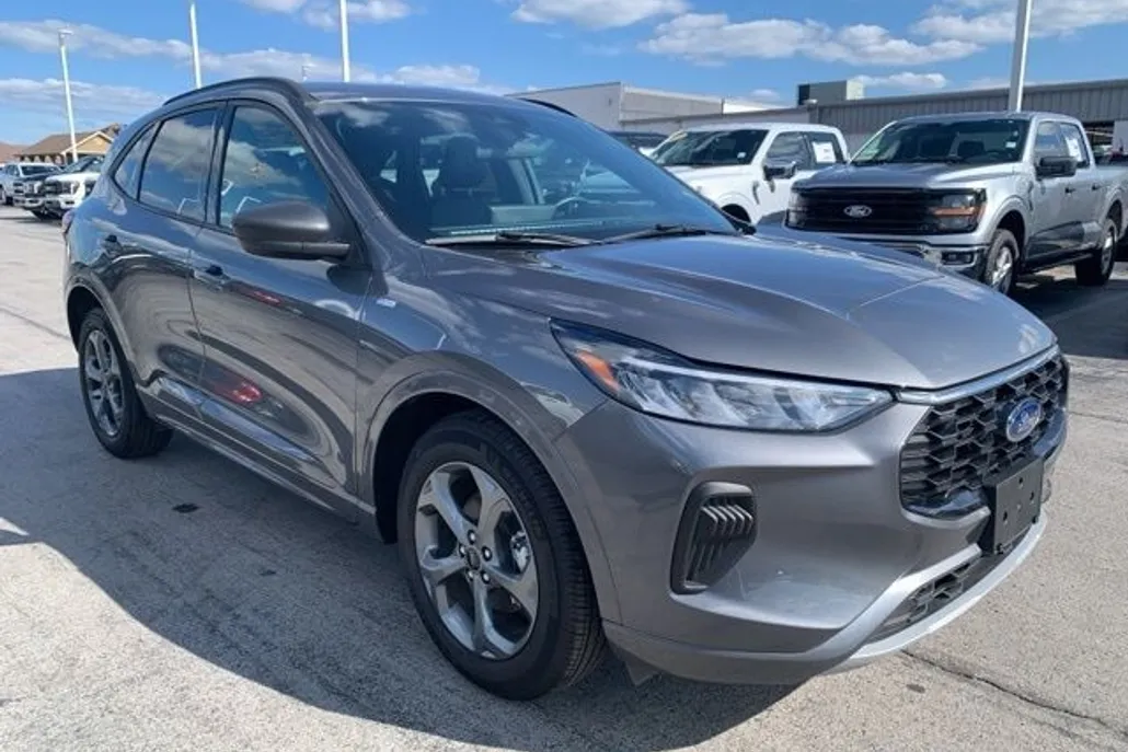 2024 Ford Escape ST-Line photo 1