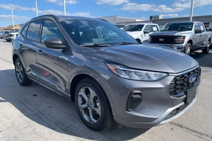 2024 Ford Escape ST-Line photo 1