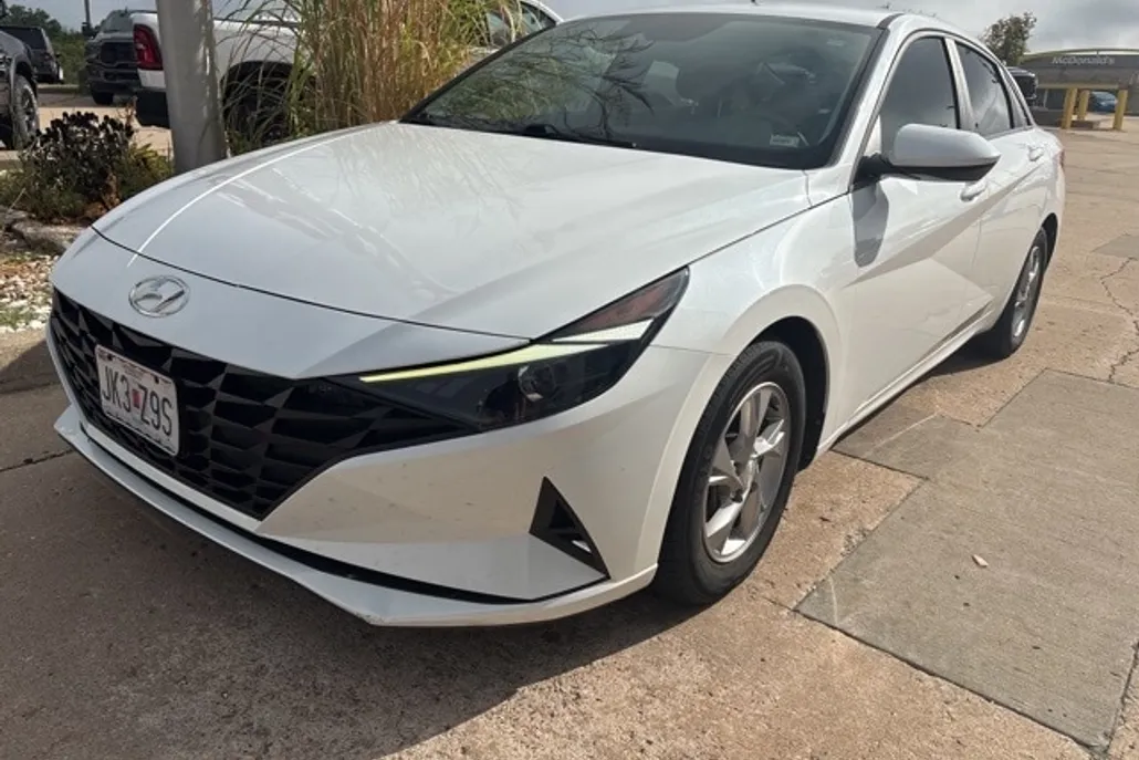 2021 Hyundai Elantra SE photo 1
