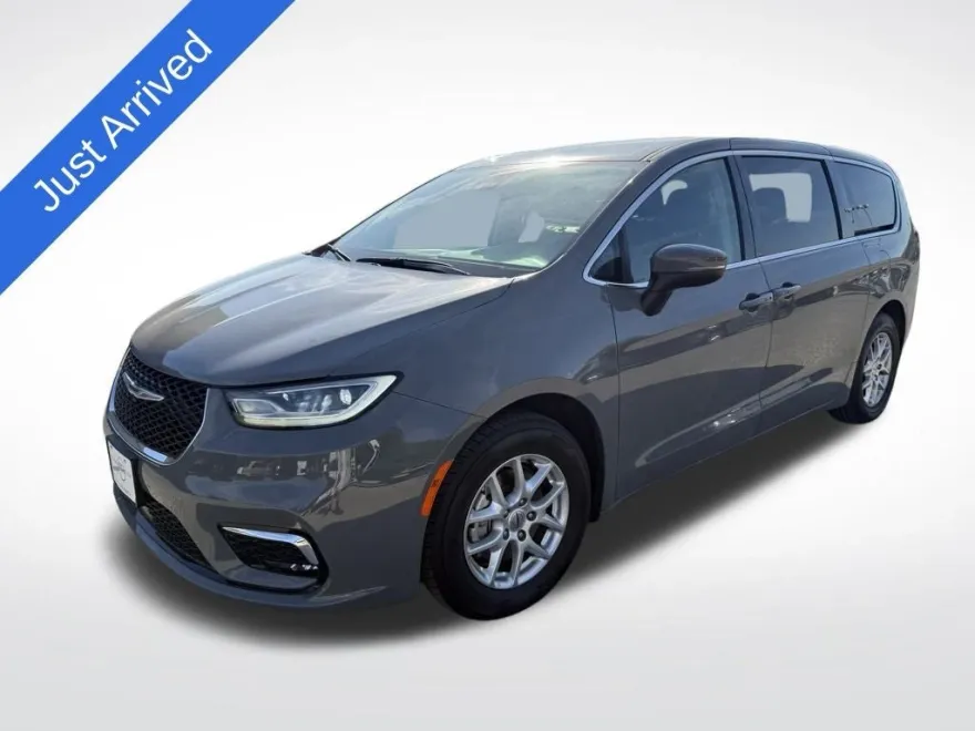 2023 Chrysler Pacifica Touring L photo 1