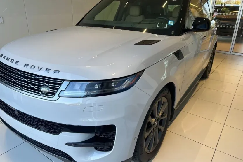 2025 Land Rover Range Rover Sport SE photo 1