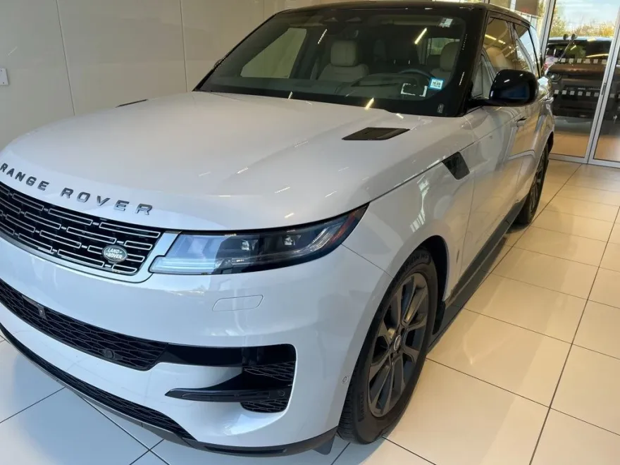 2025 Land Rover Range Rover Sport SE photo 1