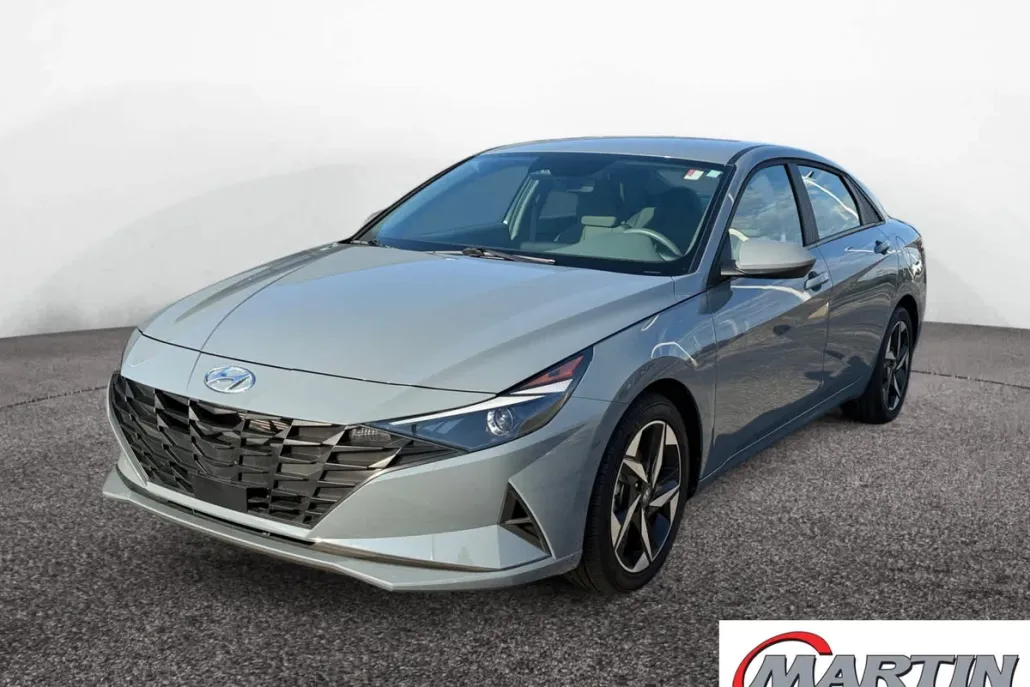 2023 Hyundai Elantra SEL photo 1