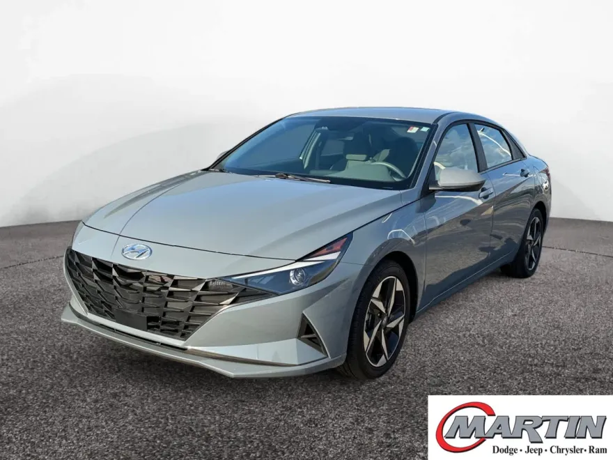 2023 Hyundai Elantra SEL photo 1