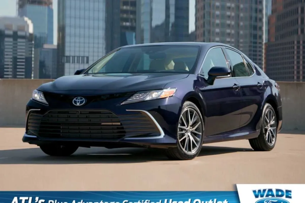2021 Toyota Camry LE photo 1