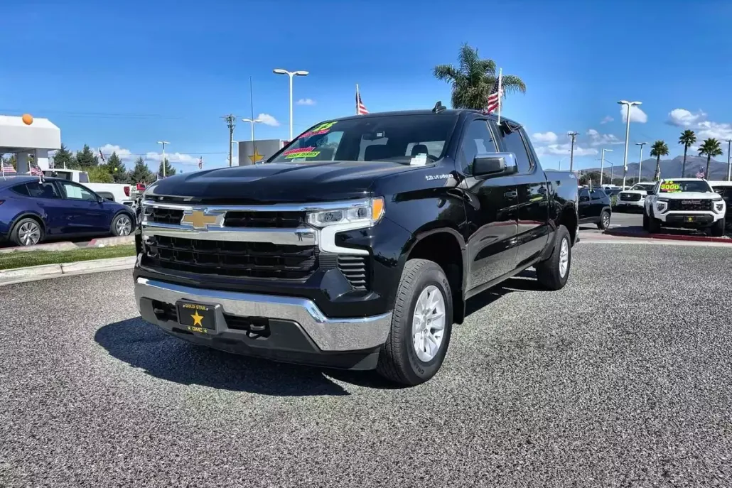 2025 Chevrolet Silverado 1500 LT photo 1