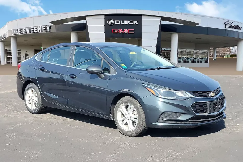 2018 Chevrolet Cruze LT photo 1