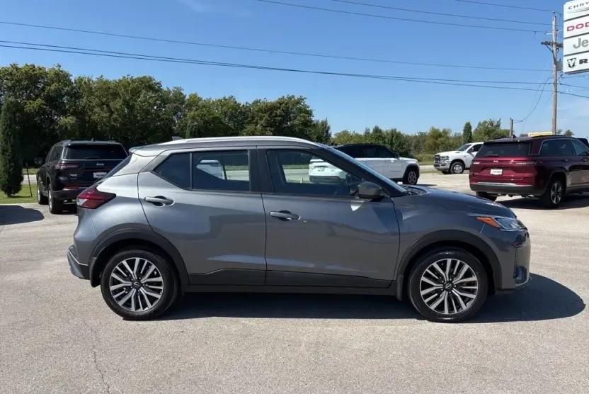 2022 Nissan Kicks SV photo 1