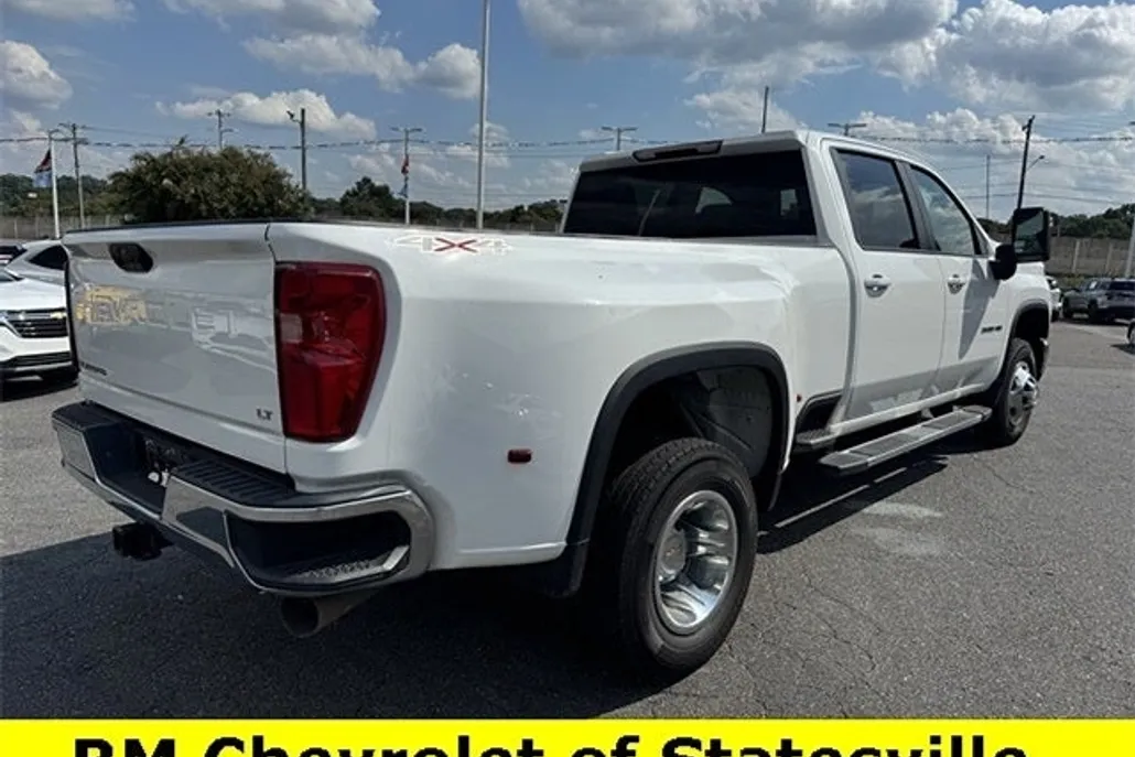 2024 Chevrolet Silverado 3500HD LT photo 1