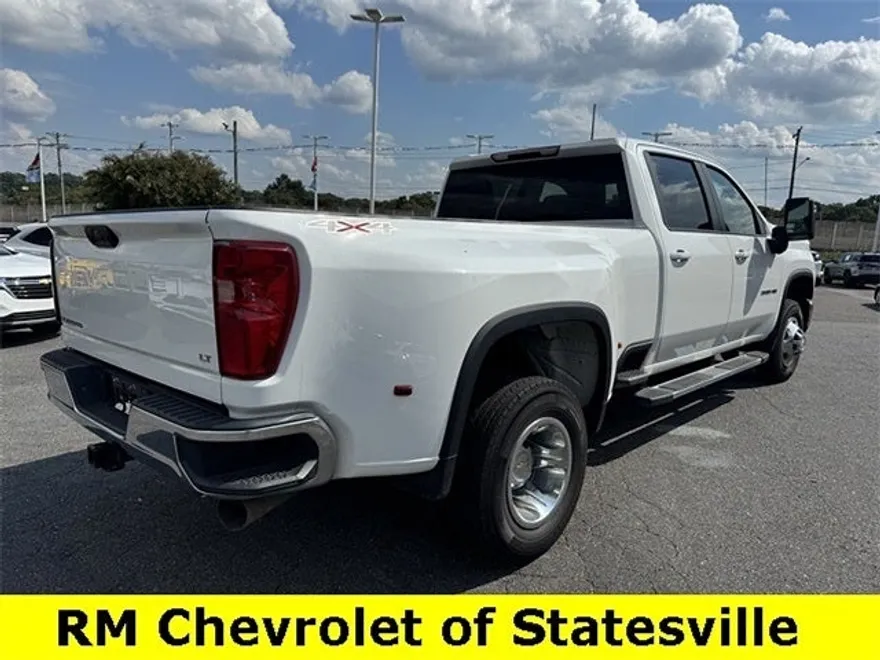 2024 Chevrolet Silverado 3500HD LT photo 1
