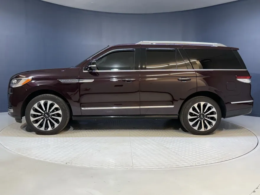 2024 Lincoln Navigator Reserve photo 1