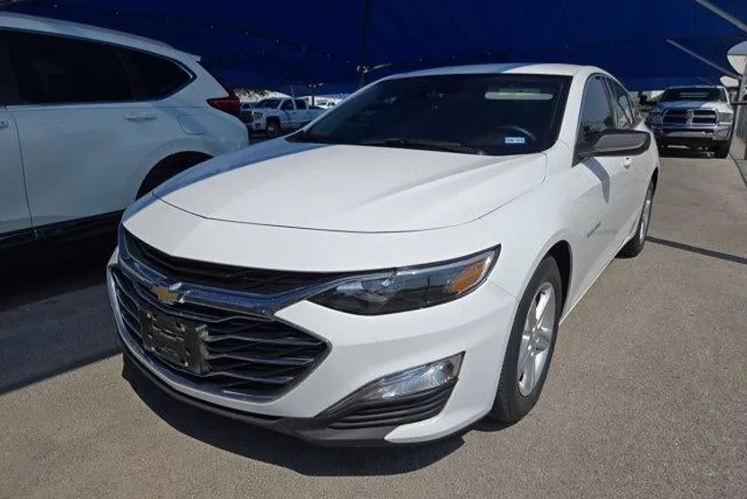 2023 Chevrolet Malibu LS photo 1