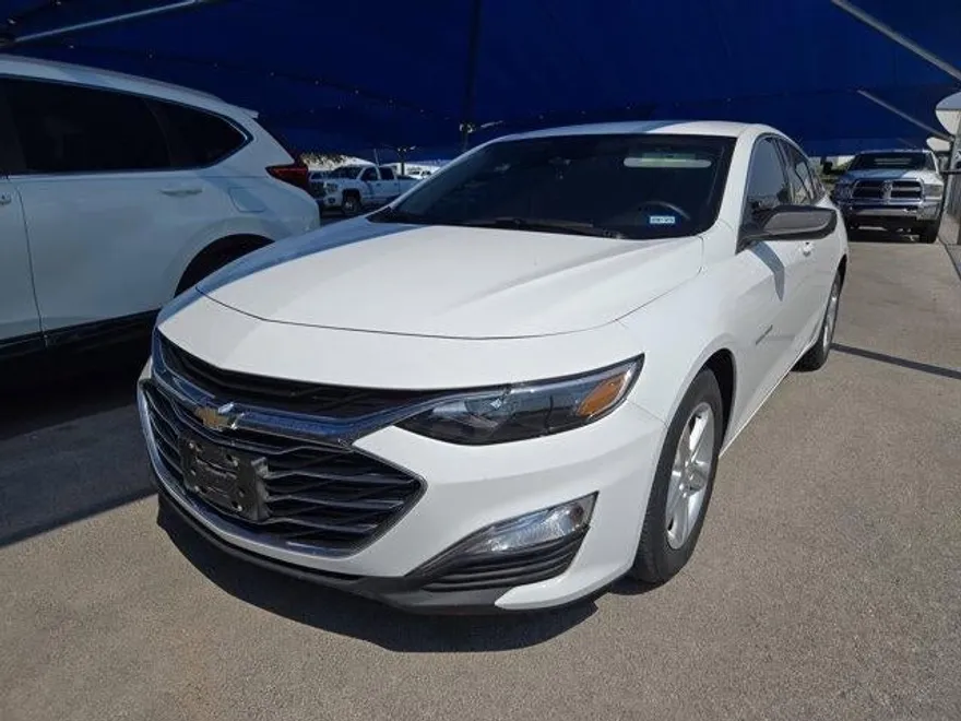 2023 Chevrolet Malibu LS photo 1
