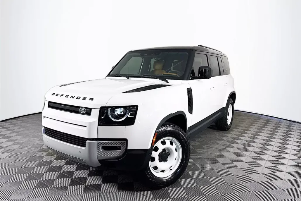 2023 Land Rover Defender 110 S photo 1