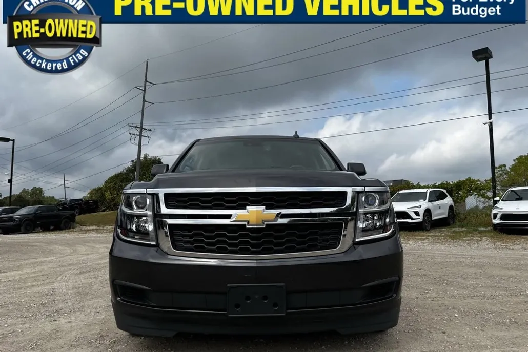 2018 Chevrolet Suburban LT photo 1